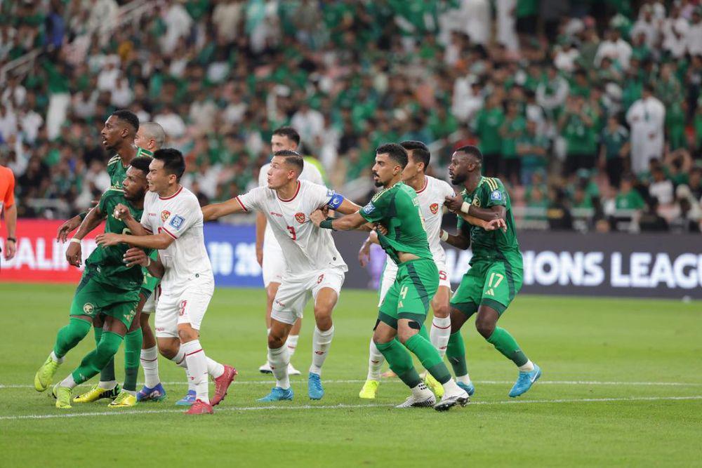 Jay Idzes saat menjaga pertahanan Timnas Indonesia (instagram.com/jayidzes)