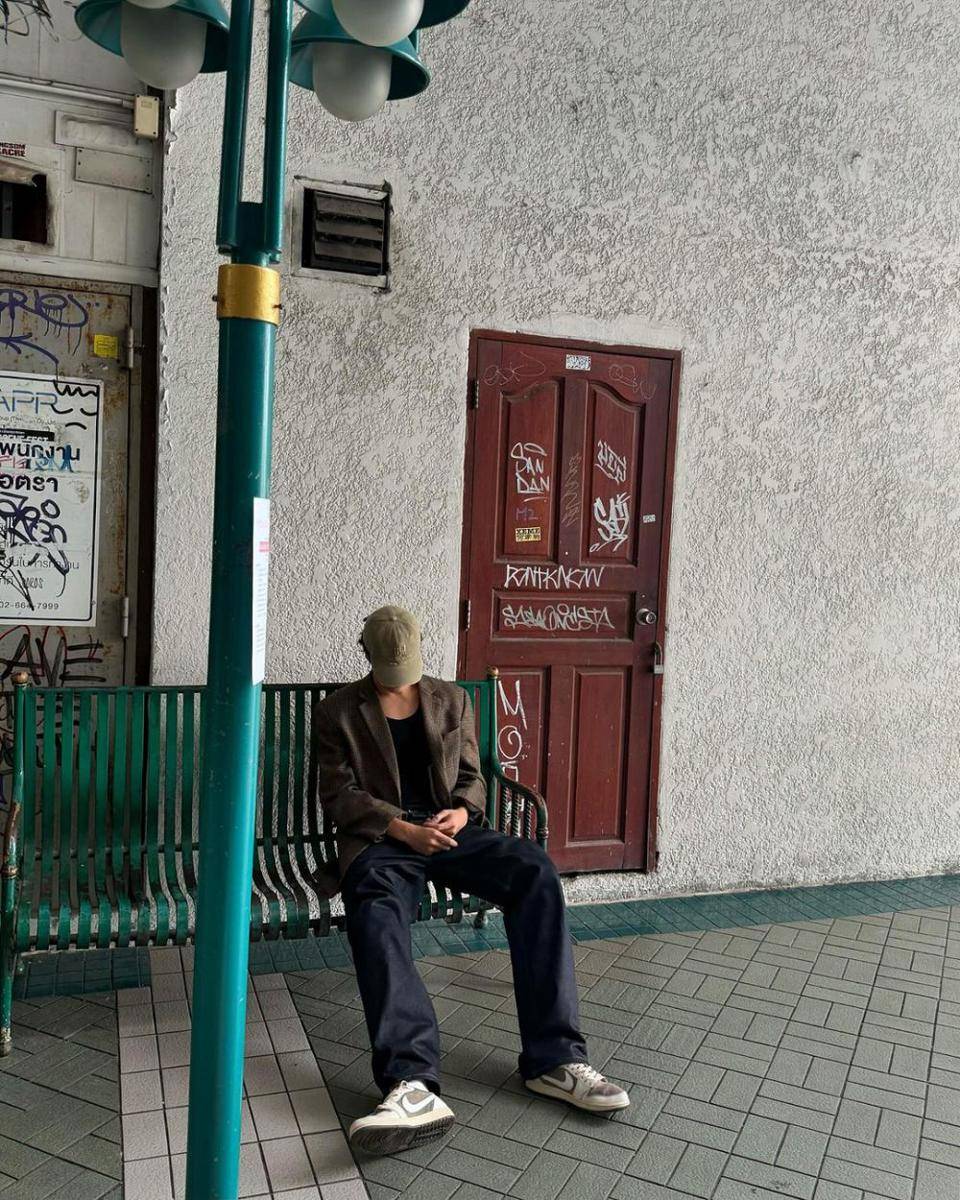 style cowok cuek ala Joong Archen (instagram.com/chen_rcj)