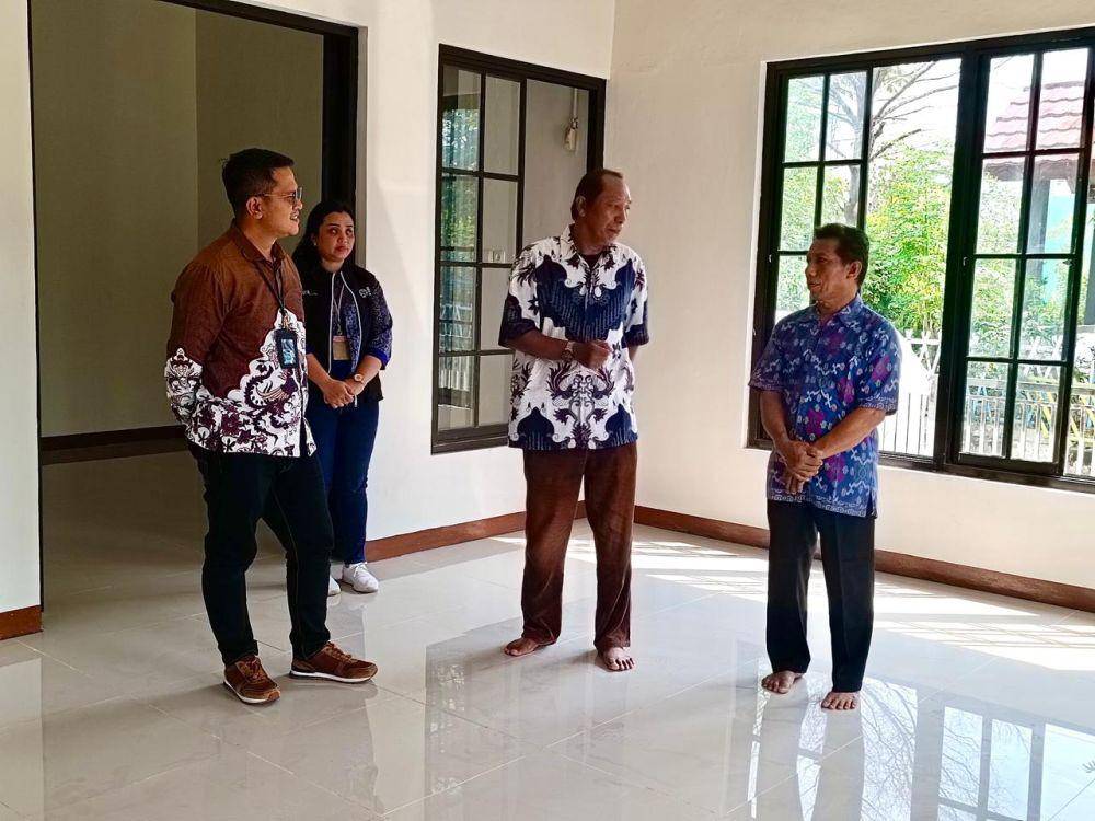 BRI Branch Office Semarang Pattimura memberikan bantuan berupa renovasi balai pertemuan di RW XV, Tambak Mulyo, Kelurahan Tanjung Mas, Kecamatan Semarang Utara. (dok. BRI)