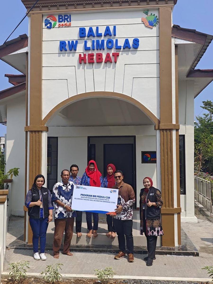 BRI Branch Office Semarang Pattimura memberikan bantuan berupa renovasi balai pertemuan di RW XV, Tambak Mulyo, Kelurahan Tanjung Mas, Kecamatan Semarang Utara. (dok. BRI)