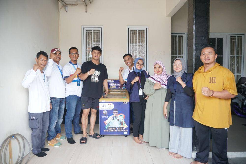 Atlet Olimpiade 2024 mendapatkan kejutan berupa es krim. (Dok. Aice)