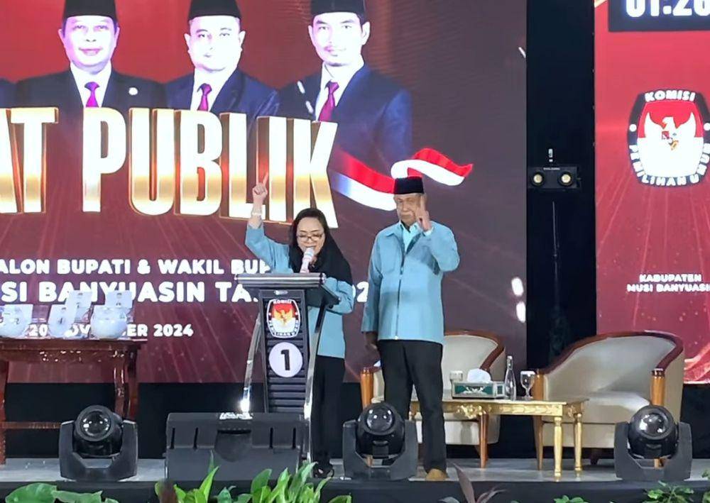 Paslon Lucianty-Syaparuddin saat menyampaikan closing statement. (Instagram @hj.lucianty.official)
