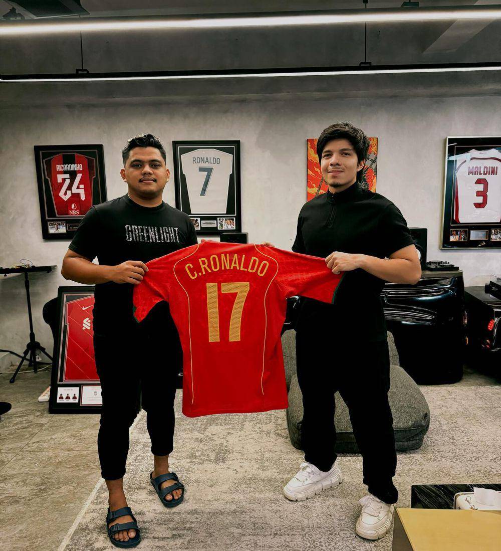 potret Atta Halilintar beli jersey bersejarah Cristiano Ronaldo (instagram.com/attahalilintar)