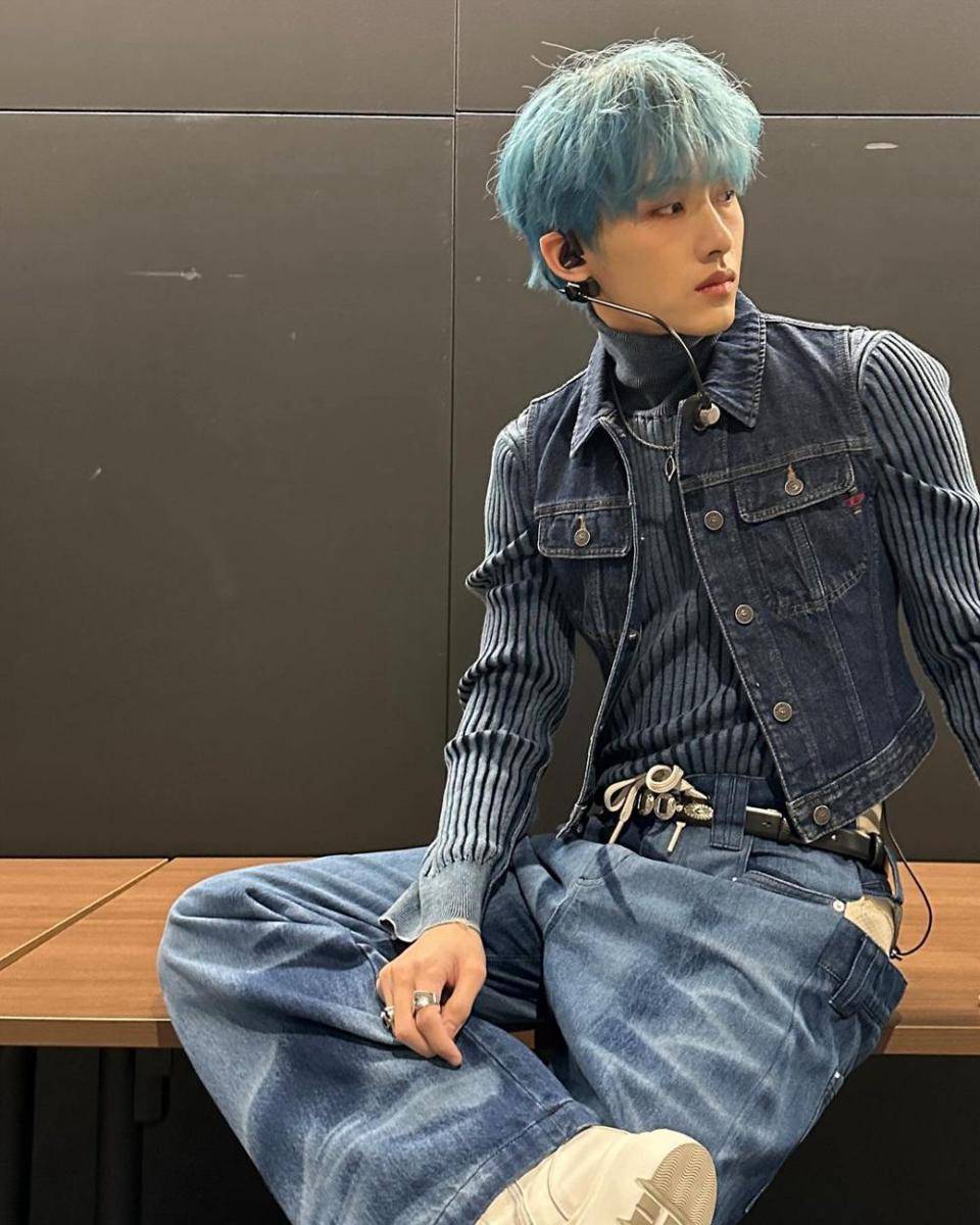layering style ala Winwin WayV (instagram.com/wwiinn_7)
