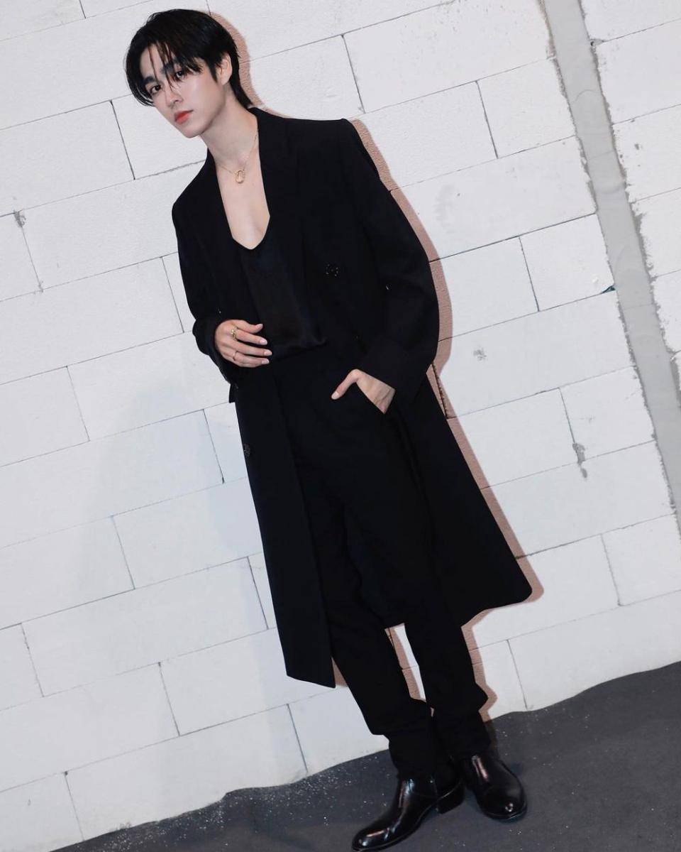 outfit nuansa hitam ala Boom Tharatorn (instagram.com/basevboom)
