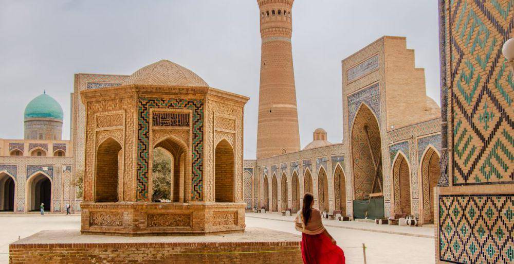 potret kota Bukhara di Uzbekistan (https://rootsabroadtravel.com/things-to-do-in-bukhara-uzbekistan/)