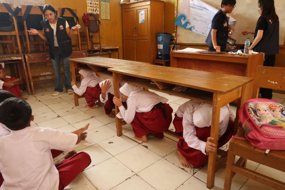 Mahasiswa UMN Edukasi Mitigasi Bencana Anak dan Orangtua di Lebak