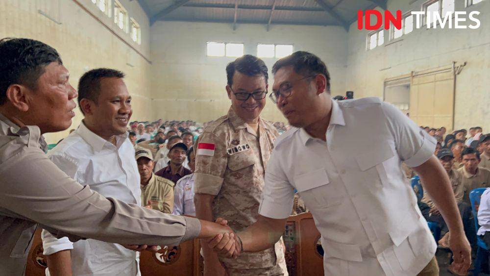 Ketua Gerindra Jateng Sudaryono bersama paslon cabup Temanggung Bowo-Fuad. (IDN Times/Fariz Fardianto)