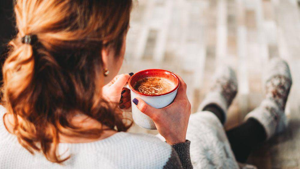 Minum kopi (pexels.com/Chait Goli)