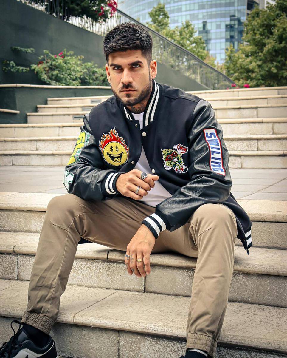 mix and match varsity jacket (pexels.com/david salazar caviedes)