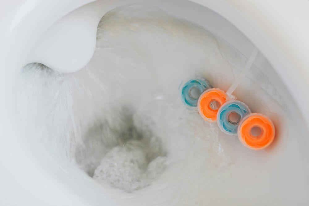 Ilustrasi toilet flush (pexels.com/Photo By: Kaboompics.com)
