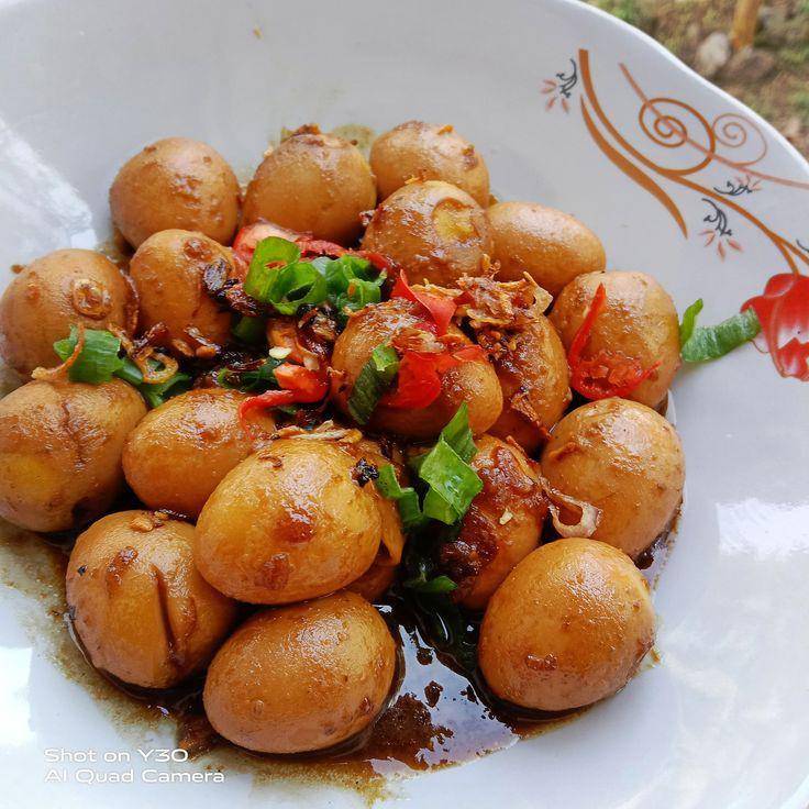 Semur Telur Puyuh (https://id.pinterest.com/niilavaniila/)