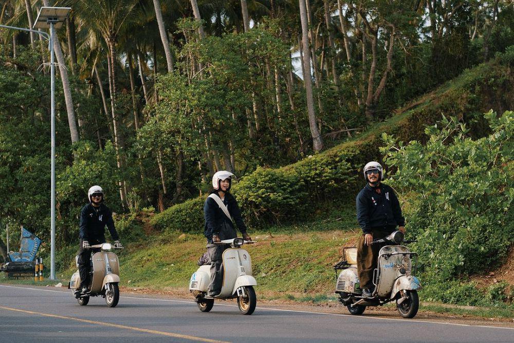 8 Potret Sintya Marisca Touring Vespa di Bali, Enjoy Banget!