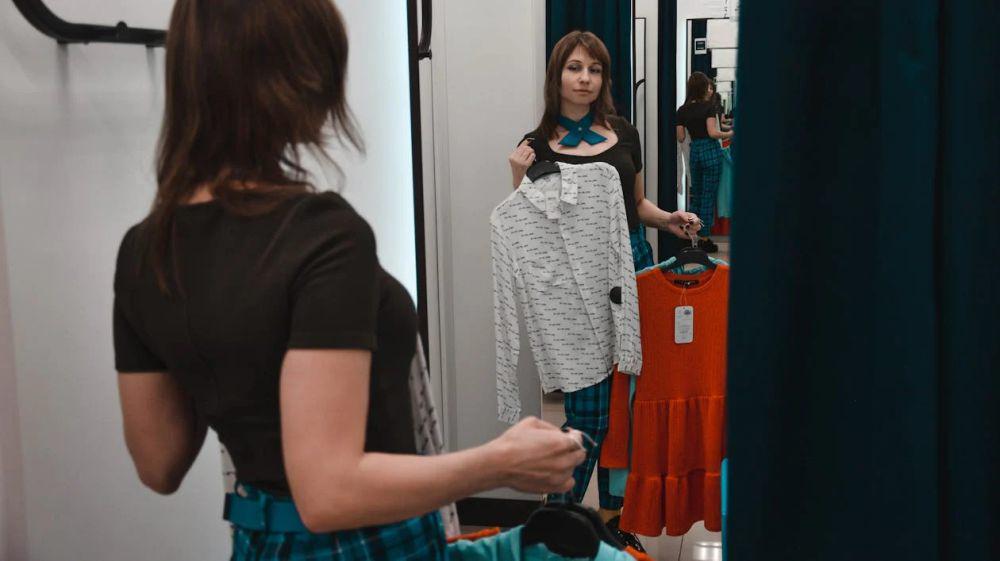 4 Tips Mix and Match Outfit di Lemari, Makin Stylish Tanpa Ribet