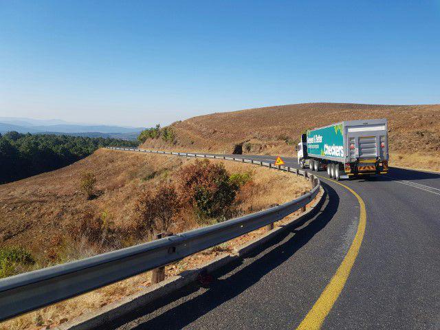 Waspadai Area Blind Spot Truk, Ini Tips Aman Berkendara!