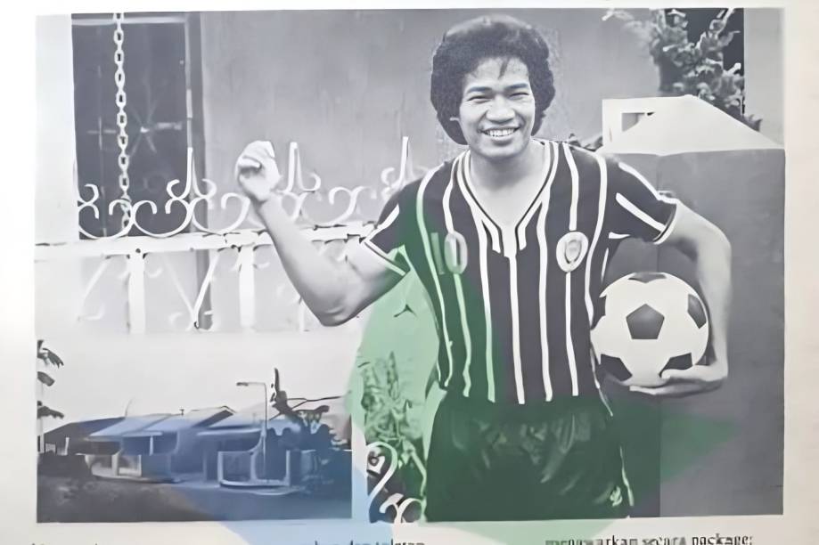 Legenda sepak bola nasional asal Sulawesi Selatan, Andi Lala, saat menjadi bintang iklan salah satu perumahan di Kota Jakarta pada tahun 1981. (Dok. Perpustakaan Nasional RI)