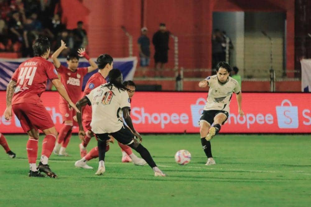 Salah satu momen pertandingan pekan ke-11 BRI Liga 2024/25 antara Semen Padang FC versus PSM Makassar yang berlangsung di Stadion Haji Agus Salim Padang pada Kamis 21 November 2024. (Instagram.com/psm_makassar)
