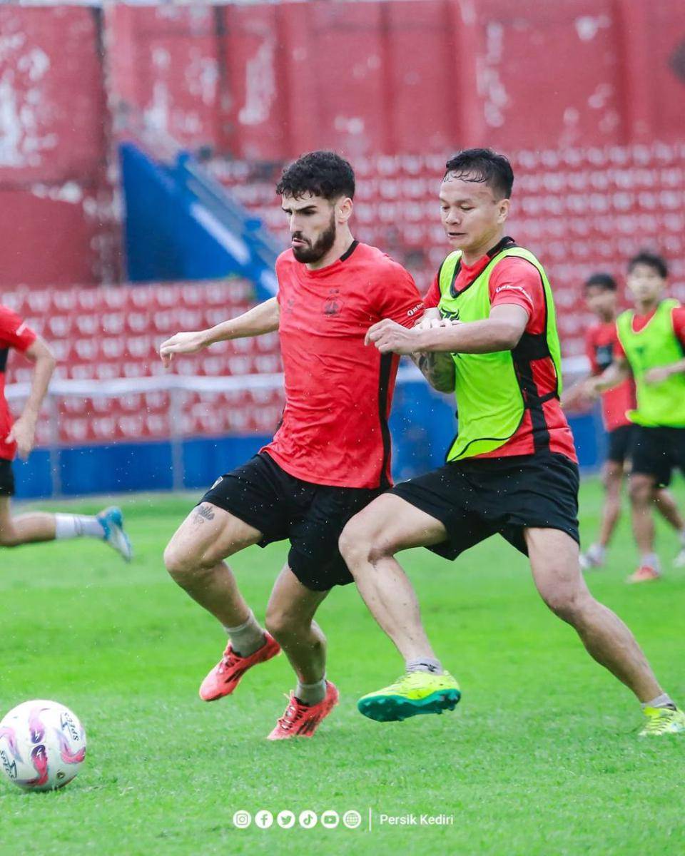 Pemain Persik Kediri saat berlatih. Instagram.com/ persikfcofficial