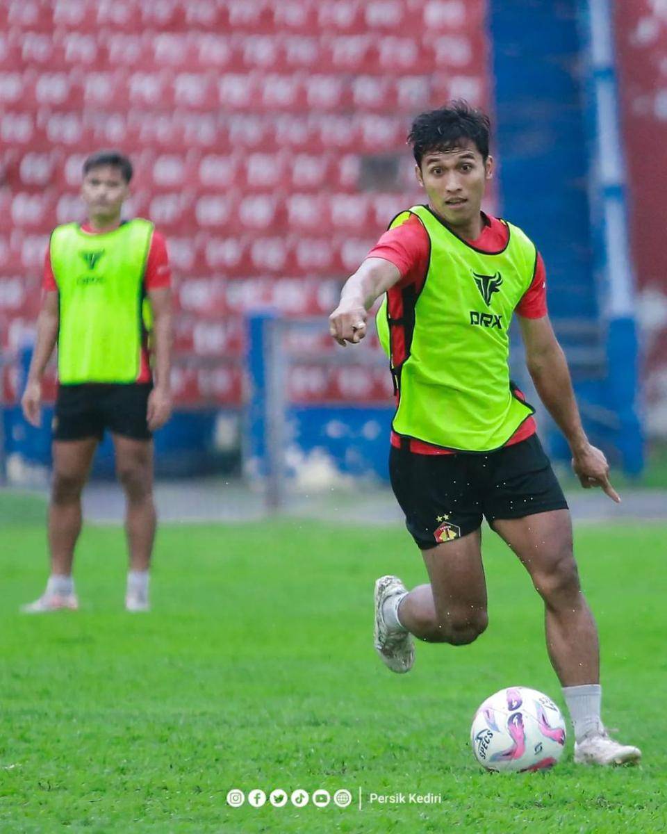 Pemain Persik Kediri saat berlatih. Instagram.com/ persikfcofficial