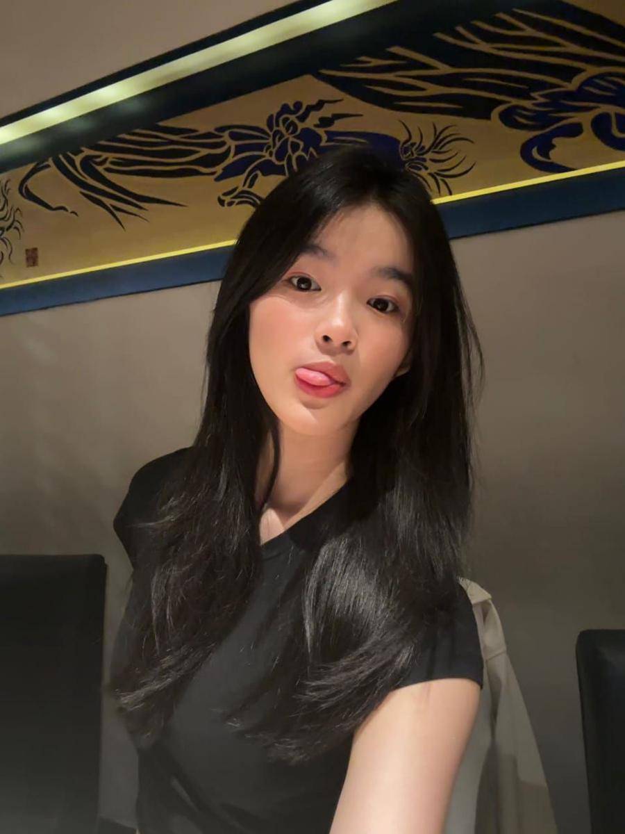 Erine JKT48 (x.com/CErine_JKT48)