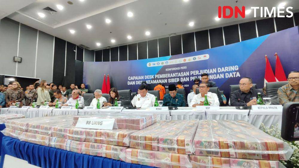 Konferensi pers sejumlah menteri terkait judi online di Kementerian Komdigi, Jakarta Pusat (IDN Times/Yosafat Diva Bayu Wisesa)