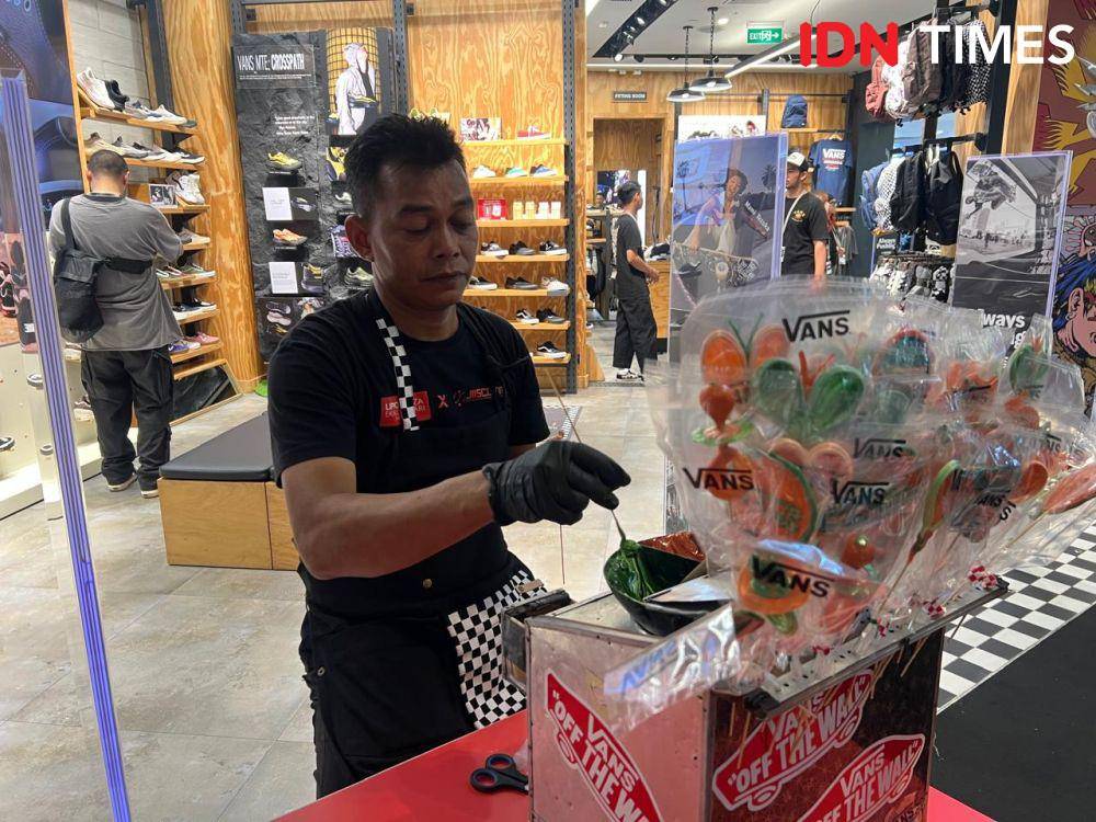 Keseruan Vans Thursday Blast di gerai Vans Grand Indonesia. (IDN Times/Wahyu Kurniawan)