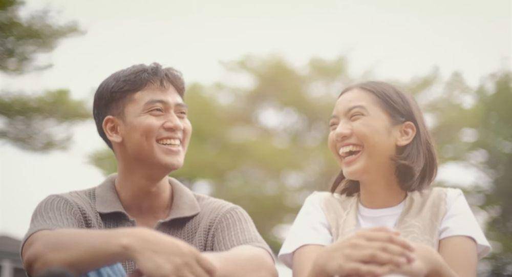 MV lagu "Biru" (YouTube.com/TigaDuaSatu)