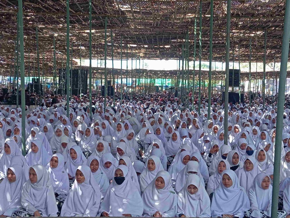 Santriwati di salah satu Popes di Lotim (IDN Times/Ruhaili)