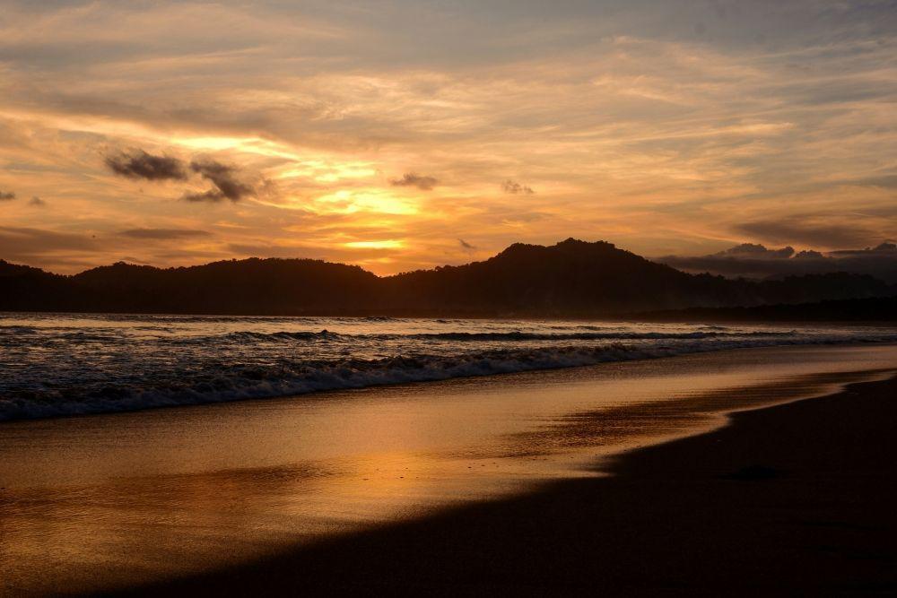 ⁠[QUIZ] Pilih Banyuwangi atau Pacitan, Wisata Pantai Ini Cocok untuk Liburanmu