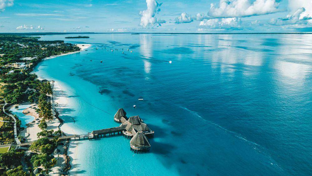 potret pantai Zanzibar (https://www.andbeyond.com/destinations/indian-ocean-islands/zanzibar/)