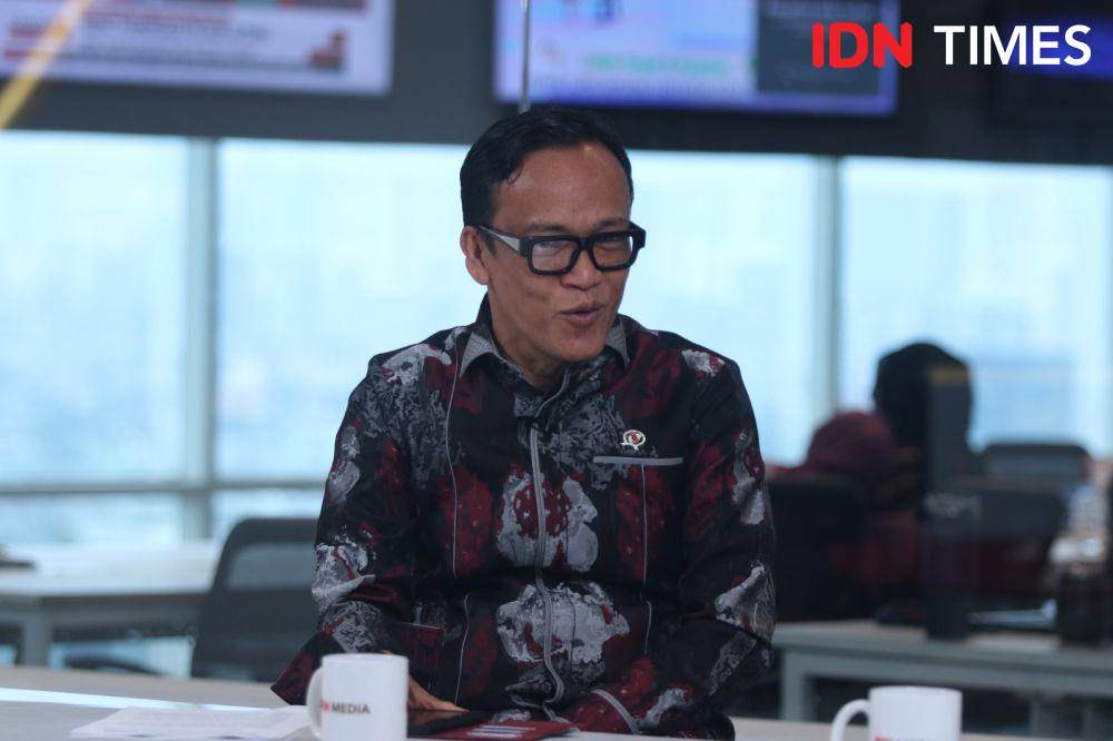 Wamenaker, Immanuel Ebenezer saat mengunjungi kantor IDN Times pada Rabu (20/11/2024). (IDN Times/Jihan A’liifah)