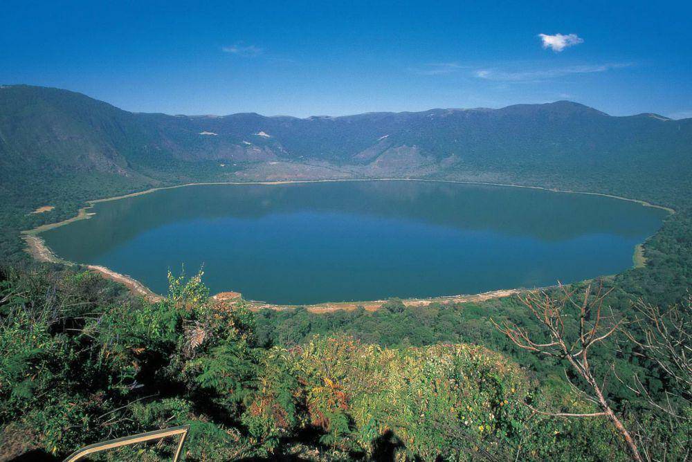 potret Kawah Ngorongoro (https://www.tanzaniatourism.com/destination/ngorongoro-conservation-area)