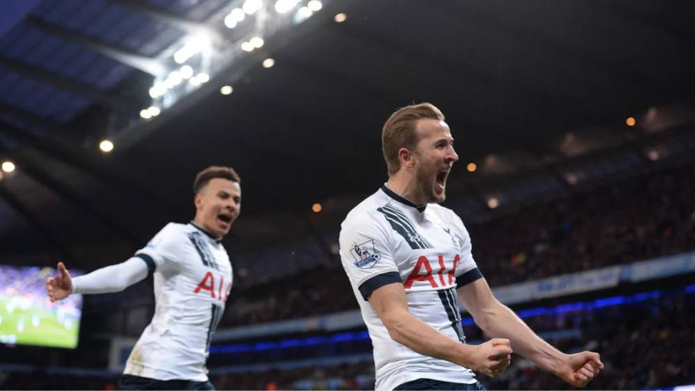 Harry Kane (kanan) dan Dele Ali (kiri) merayakan gol ke gawang Manchester City. (premierleague.com)