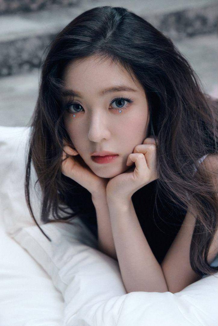 Irene Red Velvet di mini album Like A Flower (instagram.com/redvelvet.smtown)
