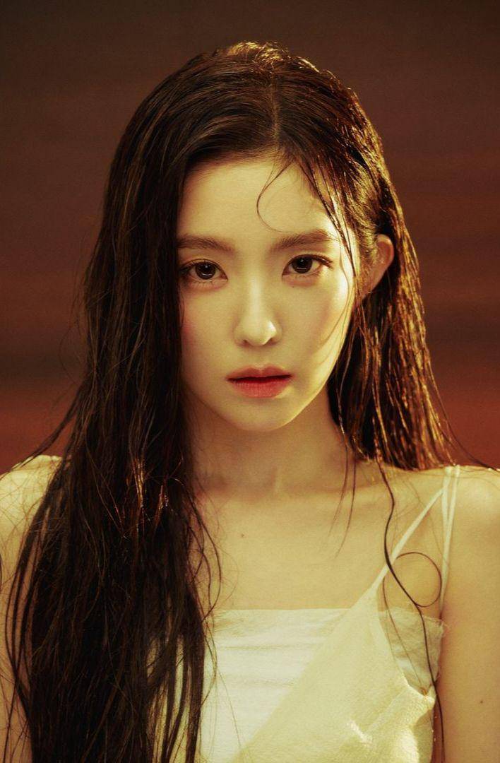 Irene Red Velvet di mini album Like A Flower (instagram.com/redvelvet.smtown)