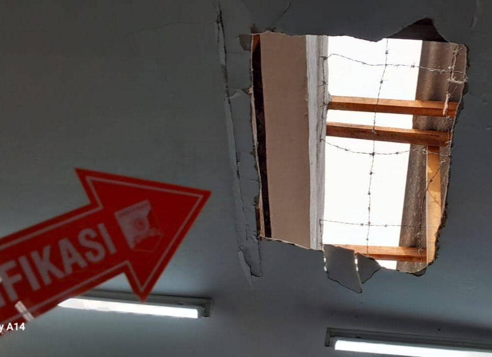 Penampakan TKP bobol ATM di di Jalan Panglima Polim, Kelurahan Segalamider, Kecamatan Tanjungkarang Barat, Kota Bandar Lampung. (Dok. Polresta Bandar Lampung).