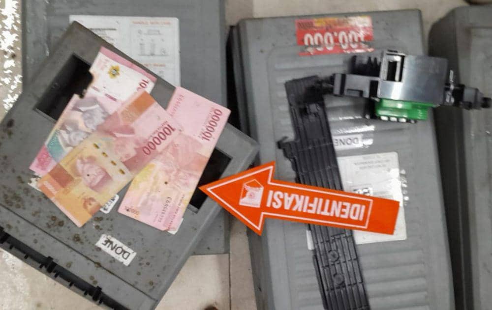 Penampakan TKP bobol ATM di di Jalan Panglima Polim, Kelurahan Segalamider, Kecamatan Tanjungkarang Barat, Kota Bandar Lampung. (Dok. Polresta Bandar Lampung).