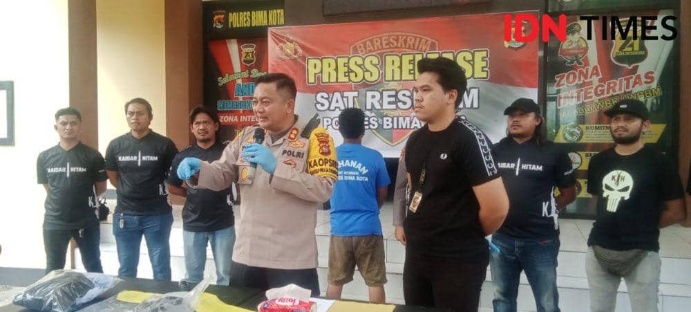 Foto Kapolres Bima Kota, AKBP Yudha Pranata saat konferensi pers berlangsung (IDN Times/Juliadin)