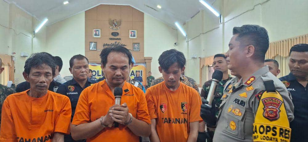 Para Tersangka Pembuat dan Pengedar Uang Palsu Ditangkap Satuan Reserse Kriminal Polres Cimahi. (Rizki/IDN Times)
