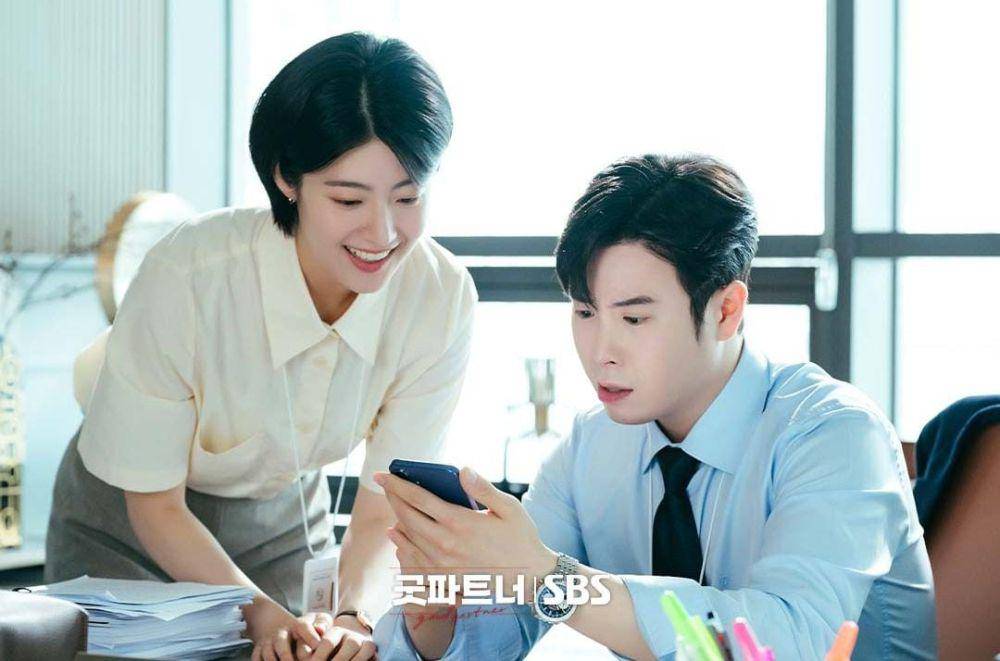 Nam Ji Hyun dan Pyo Ji Hoon di drama Good Partner (instagram.com/sbsdrama.official)