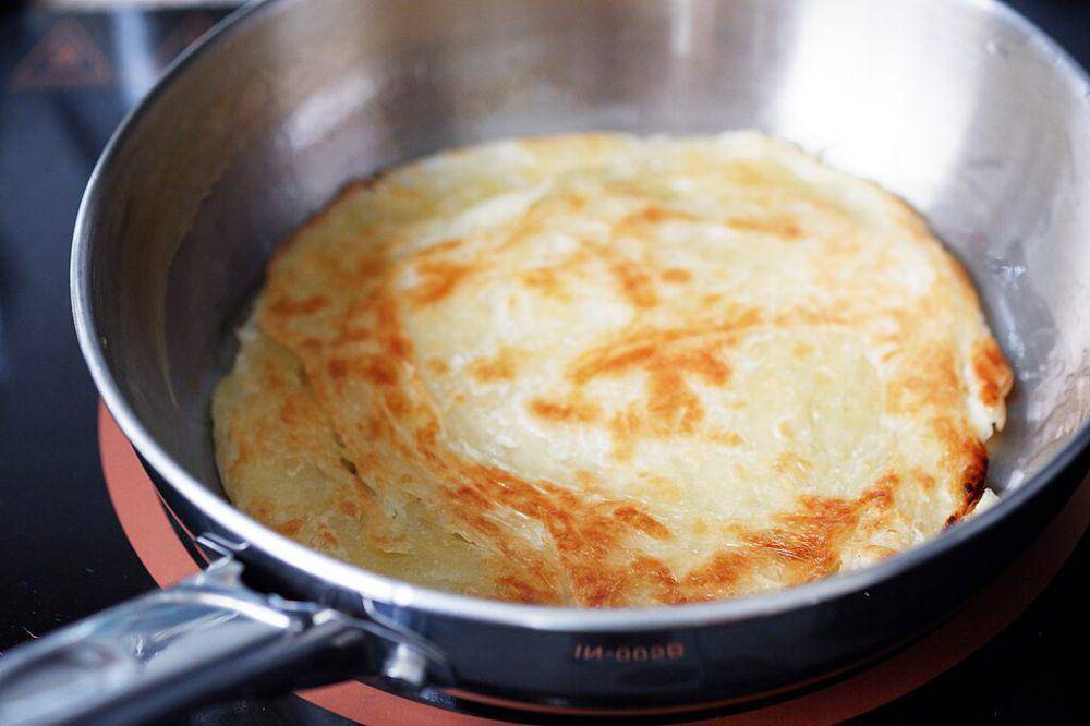 ilustrasi membuat roti canai (commons.wikimedia.org/Vee Satayamas)