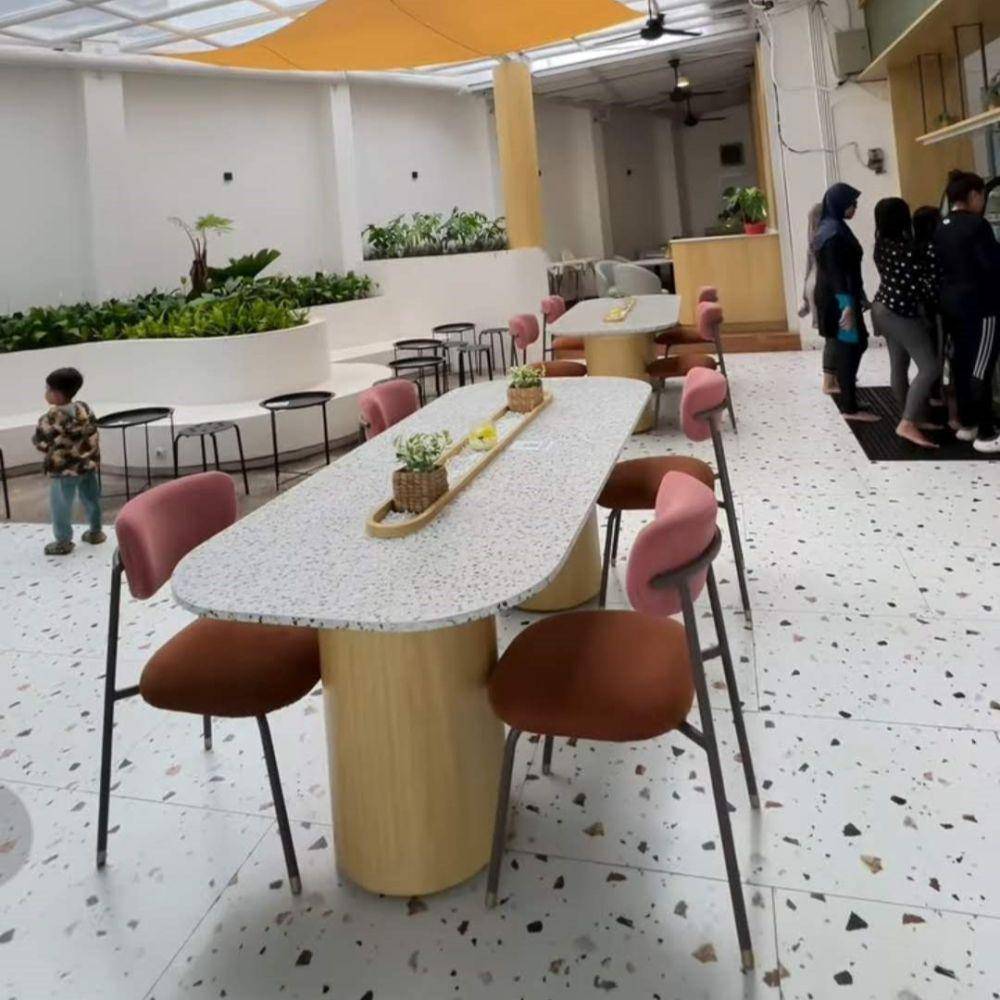 kafe di B-Space Waterplay Depok (instagram.com/bspace.gdc)