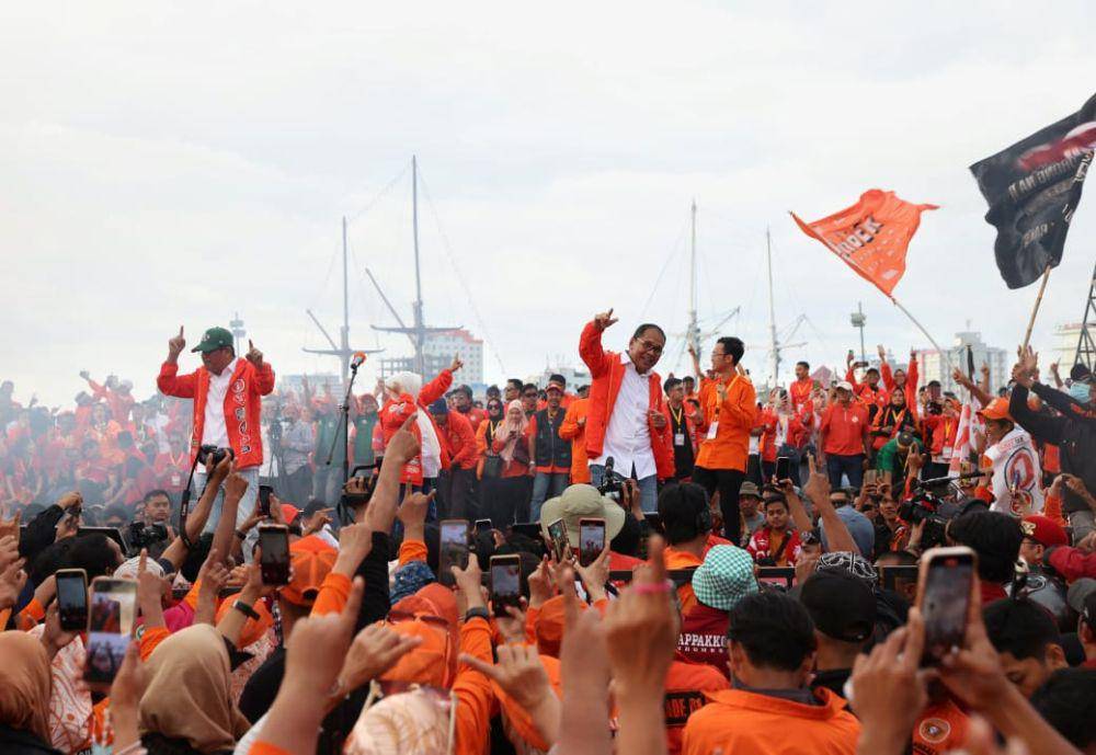 Pasangan calon Gubernur dan Wakil Gubernur Sulawesi Selatan (Sulsel) nomor urut 1, Moh Ramdhan "Danny" Pomanto-Azhar Arsyad menggelar kampanye akbar di kawasan Center Point of Indonesia (CPI), Jumat (22/11/2024)/Istimewa