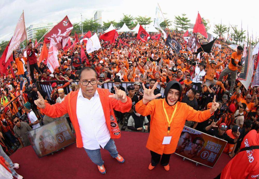 Pasangan calon Gubernur dan Wakil Gubernur Sulawesi Selatan (Sulsel) nomor urut 1, Moh Ramdhan "Danny" Pomanto-Azhar Arsyad menggelar kampanye akbar di kawasan Center Point of Indonesia (CPI), Jumat (22/11/2024)/Istimewa