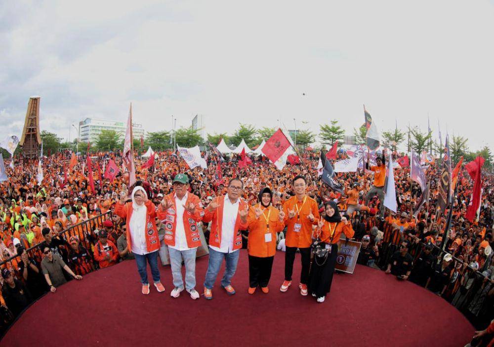 Pasangan calon Gubernur dan Wakil Gubernur Sulawesi Selatan (Sulsel) nomor urut 1, Moh Ramdhan "Danny" Pomanto-Azhar Arsyad menggelar kampanye akbar di kawasan Center Point of Indonesia (CPI), Jumat (22/11/2024)/Istimewa