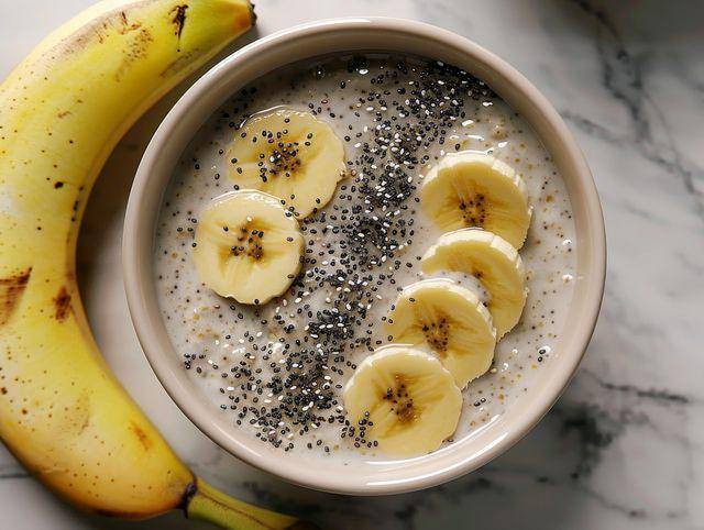 ilustrasi oat smoothie bowl (vecteezy.com/kanoktuch)