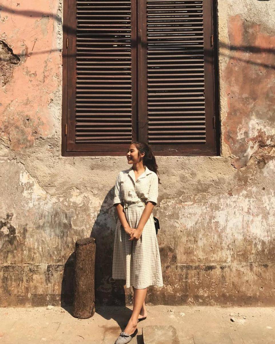 inspirasi outfit kasual ala Nadin Amizah (instagram.com/cakecaine)