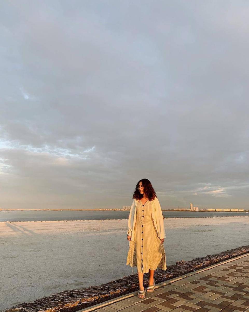 inspirasi outfit kasual ala Nadin Amizah (instagram.com/cakecaine)