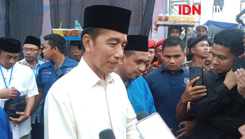 Mantan presiden Jokowi saat dikerumuni warga Semarang. (IDN Times/Fariz Fardianto)