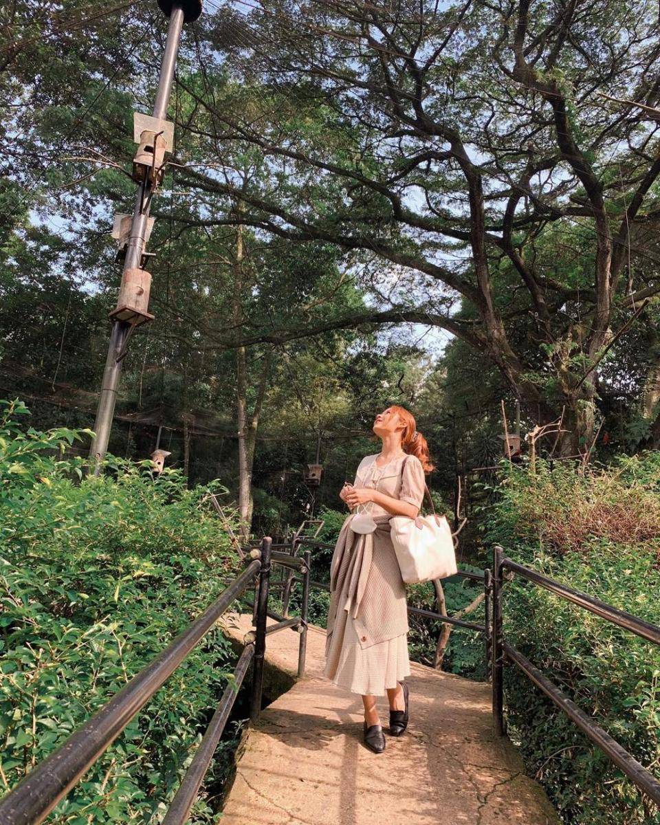 inspirasi outfit kasual ala Nadin Amizah (instagram.com/cakecaine)